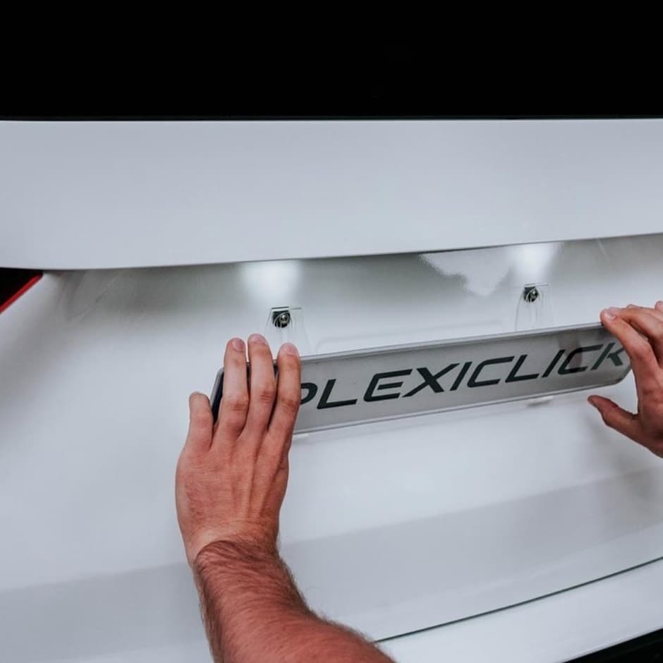 Frame-less mounting Plexiclick™ luxsuede